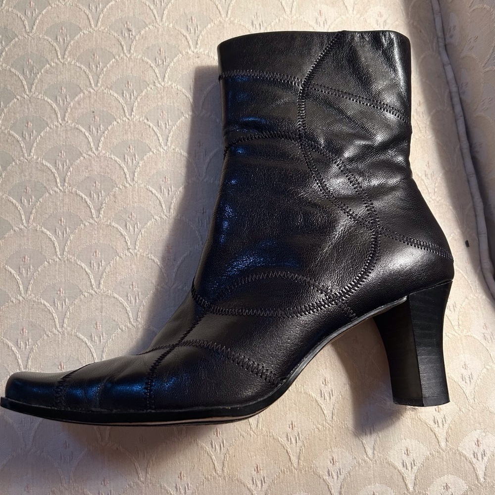 Liz Claiborne Black Leather Kelso Heeled Ankle Boots - Picture 4 of 14